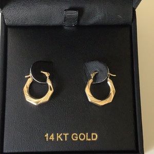 14K Petite Gold Hoop Earrings NWOT